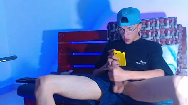 Keeny16 online show from March 2025 03:37:01 PM