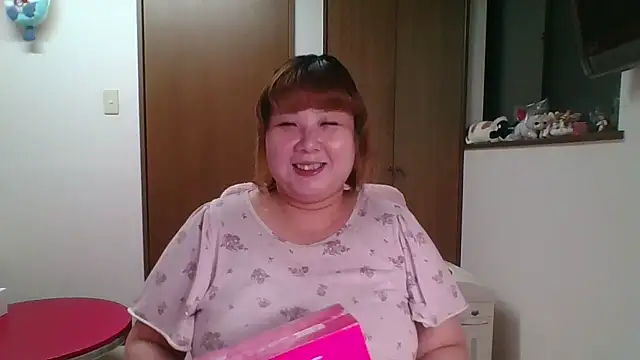 Snapshot of SAKU-RA-chan chatting on June 2026 01:36:01 PM SAKU-RA-chan online show from June 2026 01:36:01 PM