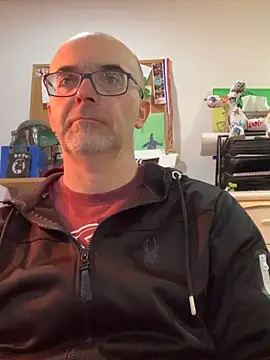 Snapshot of MaxVain chatting on March 2025 07:01:02 PM MaxVain online show from March 2025 07:01:02 PM