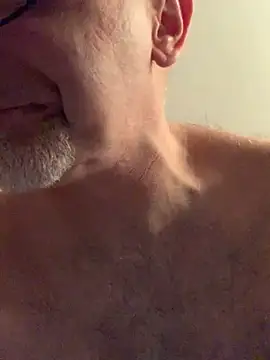 Snapshot of MaxVain chatting on October 2025 12:22:02 AM MaxVain online show from October 2025 12:22:02 AM