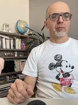 Snapshot of MaxVain chatting on February 2026 04:08:01 PM MaxVain online show from February 2026 04:08:01 PM