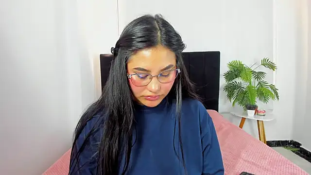 Little Ivy online show from November 2025 03:47:01 PM