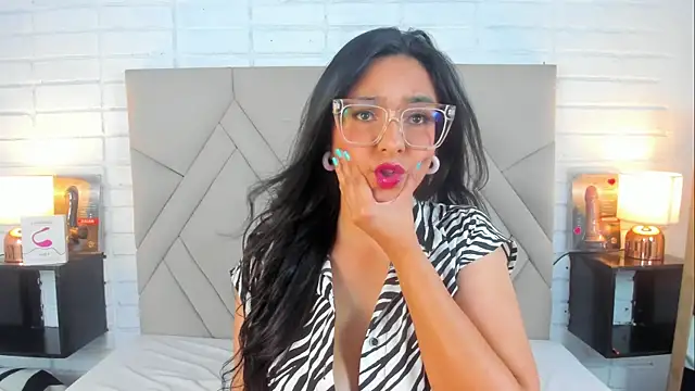 Isis Osman online show from February 2025 01:35:02 PM