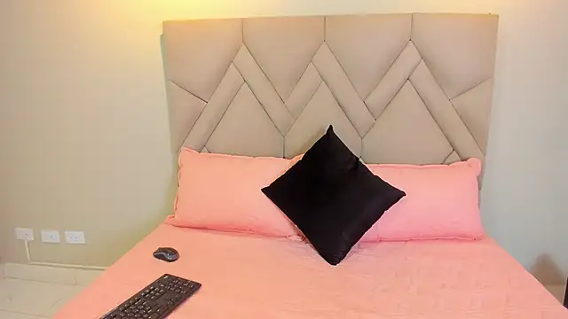 Isis Osman online show from February 2026 07:46:01 PM