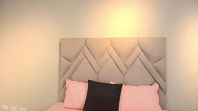 Isis Osman online show from March 2026 08:04:01 PM