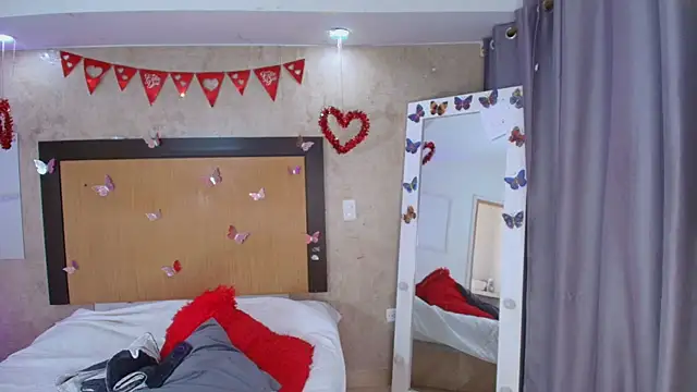 mialopez52 online show from February 2026 06:59:02 PM