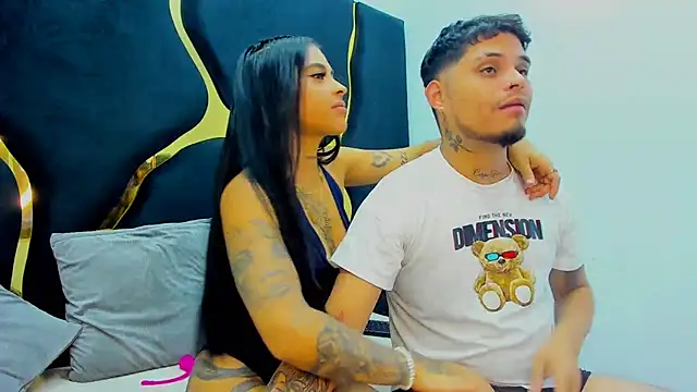 Snapshot of MelissaAndZeuss chatting on February 2025 04:18:02 AM MelissaAndZeuss online show from February 2025 04:18:02 AM