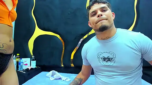 Snapshot of MelissaAndZeuss chatting on February 2025 04:03:02 AM MelissaAndZeuss online show from February 2025 04:03:02 AM