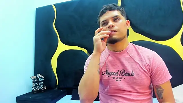 Snapshot of MelissaAndZeuss chatting on February 2025 04:47:01 AM MelissaAndZeuss online show from February 2025 04:47:01 AM