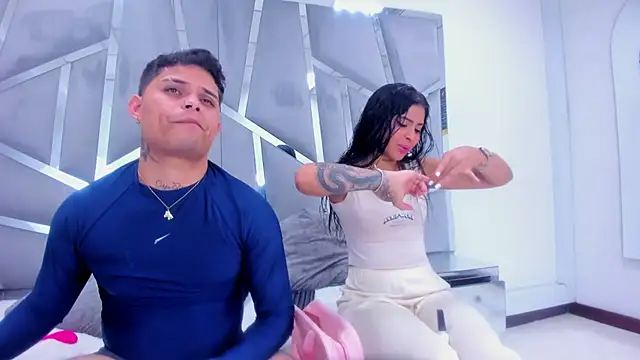 Snapshot of MelissaAndZeuss chatting on March 2025 05:19:01 AM MelissaAndZeuss online show from March 2025 05:19:01 AM