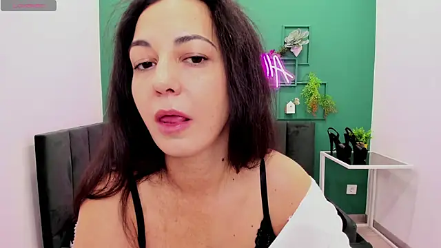 Linda Insatiable online show from November 2025 01:41:02 AM