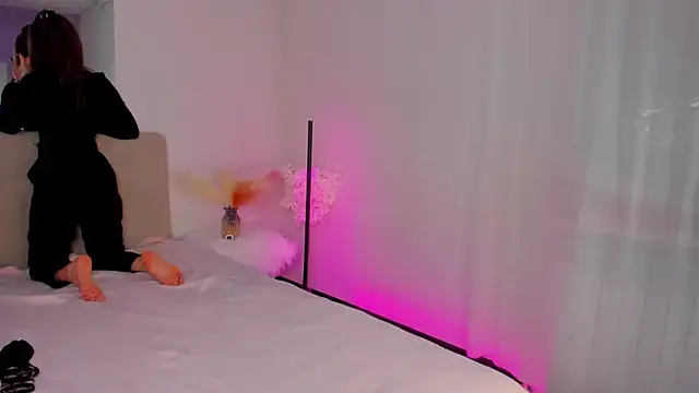 Laura Leee online show from March 2025 09:29:01 AM