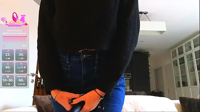 Luxymin34 online show from November 2025 01:22:02 PM