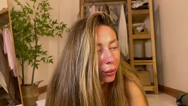 Snapshot of ___art chatting on October 2025 02:31:01 PM    art online show from October 2025 02:31:01 PM