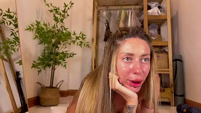 Snapshot of ___art chatting on November 2025 11:42:02 AM    art online show from November 2025 11:42:02 AM