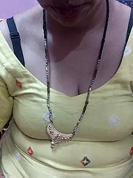 Snapshot of Urmila_bhabhii chatting on February 2025 03:53:02 PM Urmila bhabhii online show from February 2025 03:53:02 PM