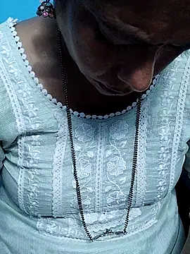 Snapshot of Urmila_bhabhii chatting on September 2025 04:49:01 AM Urmila bhabhii online show from September 2025 04:49:01 AM