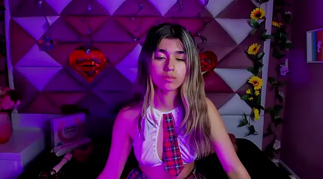 Snapshot of NahomiConnor_ chatting on March 2025 07:58:02 PM NahomiConnor online show from March 2025 07:58:02 PM