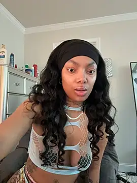 butterflybootyy online show from March 2026 06:05:02 PM