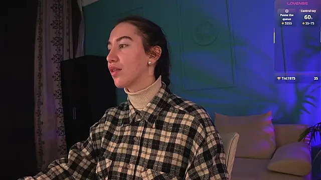 Snapshot of Belle_Via chatting on April 2026 05:02:01 PM Belle Via online show from April 2026 05:02:01 PM