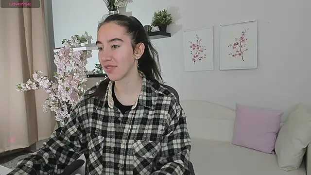 Snapshot of Belle_Via chatting on April 2026 02:45:01 PM Belle Via online show from April 2026 02:45:01 PM