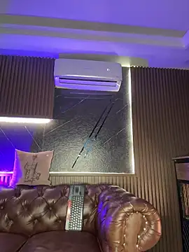 AaronCruz  online show from February 2026 09:33:01 PM