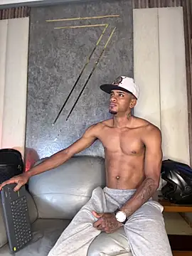 AaronCruz  online show from May 2026 11:00:01 PM