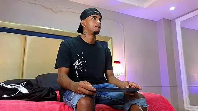 AaronCruz  online show from June 2026 05:39:02 PM