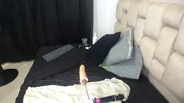 Snapshot of Roxy-Smith chatting on January 2025 03:55:02 AM Roxy-Smith online show from January 2025 03:55:02 AM