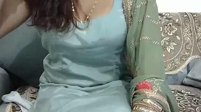 Snapshot of mishi_kaur chatting on December 2024 02:59:01 AM mishi kaur online show from December 2024 02:59:01 AM