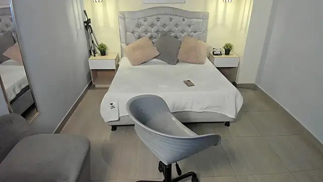 escarleth   online show from October 2025 01:46:02 PM