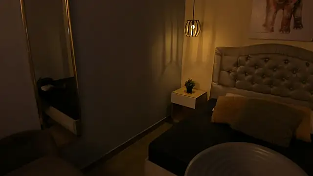 escarleth   online show from November 2025 12:16:01 PM