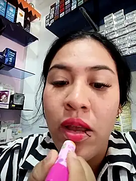 Miia grand online show from November 2025 12:29:02 PM