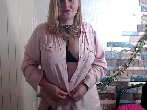 DaniellaKiss online show from October 2025 06:59:01 PM