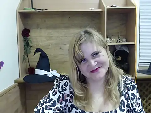 DaniellaKiss online show from October 2025 08:35:01 PM