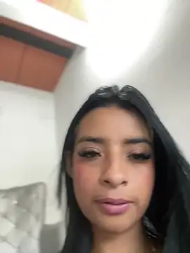 Laura fernandezII online show from January 2025 09:45:01 PM