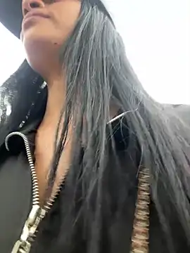 Laura fernandezII online show from February 2025 06:09:02 PM