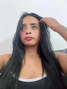 Laura fernandezII online show from March 2025 10:49:01 PM