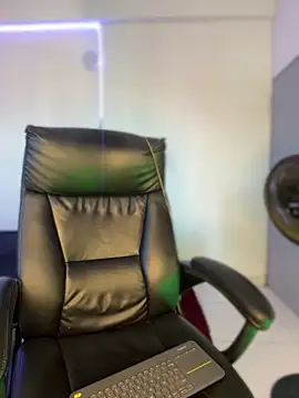 Laura fernandezII online show from September 2025 08:20:02 PM