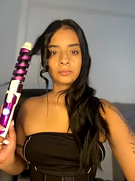 Laura fernandezII online show from October 2025 05:14:02 PM