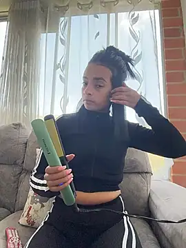 Laura fernandezII online show from February 2026 05:28:02 PM