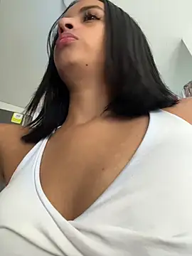 Laura fernandezII online show from February 2026 01:31:01 PM