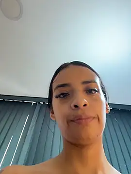 Laura fernandezII online show from February 2026 01:54:01 PM