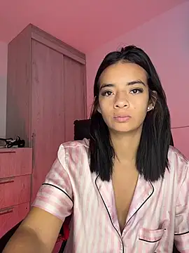 Laura fernandezII online show from April 2026 12:42:01 PM