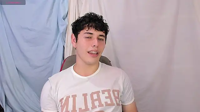 Snapshot of dani_2226 chatting on November 2025 12:32:01 AM dani 2226 online show from November 2025 12:32:01 AM