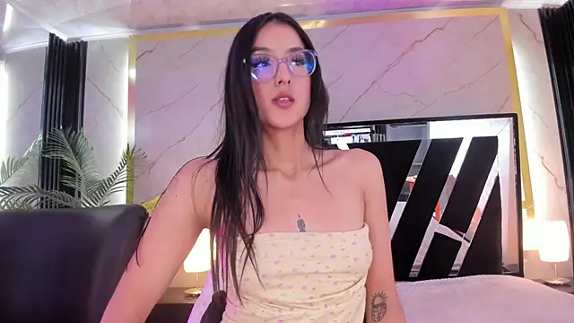 Snapshot of Princess_Violett chatting on March 2025 04:47:02 PM Princess Violett online show from March 2025 04:47:02 PM