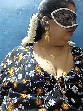 Snapshot of tamilthanushri chatting on February 2025 06:40:02 PM tamilthanushri online show from February 2025 06:40:02 PM