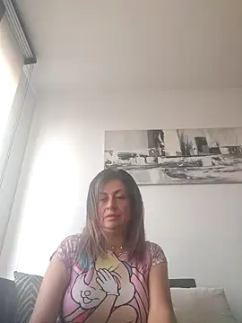 Latiinvenushot online show from November 2025 03:25:01 PM