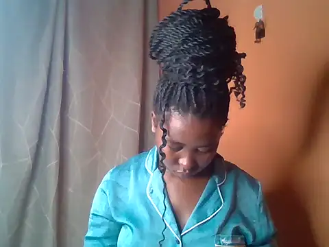 Snapshot of Moonfades chatting on November 2025 06:59:02 AM Moonfades online show from November 2025 06:59:02 AM