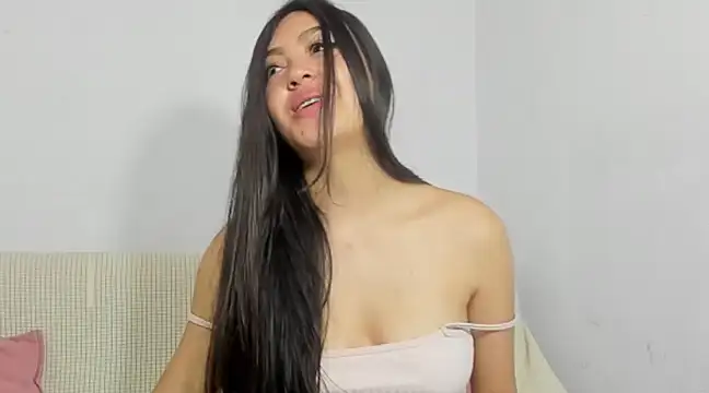 Sweet-Sophiee online show from December 2024 06:49:02 PM